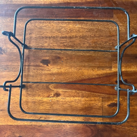 Set of 2 Temp-Tations Metal Wire Baker Carrier - Picture 2 of 3